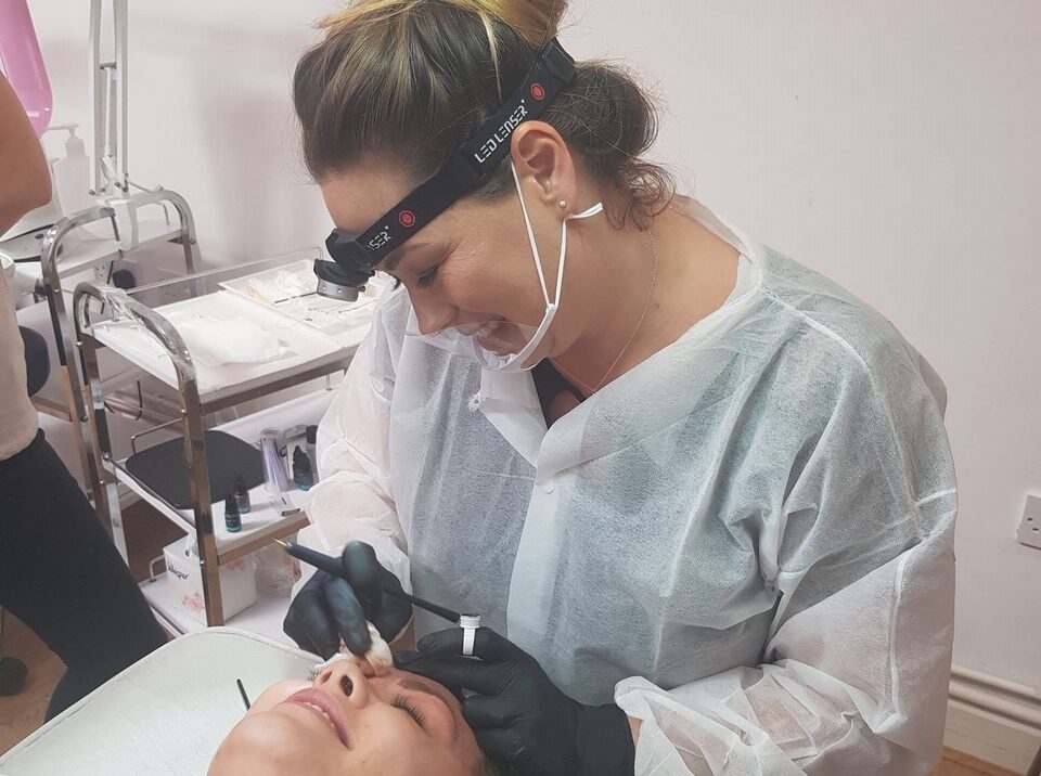Microblading semi permanent makeup training